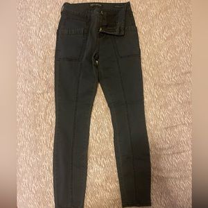 Bullhead Denim co. destroyed mid rise skinny jeans in charcoal black Size 26.